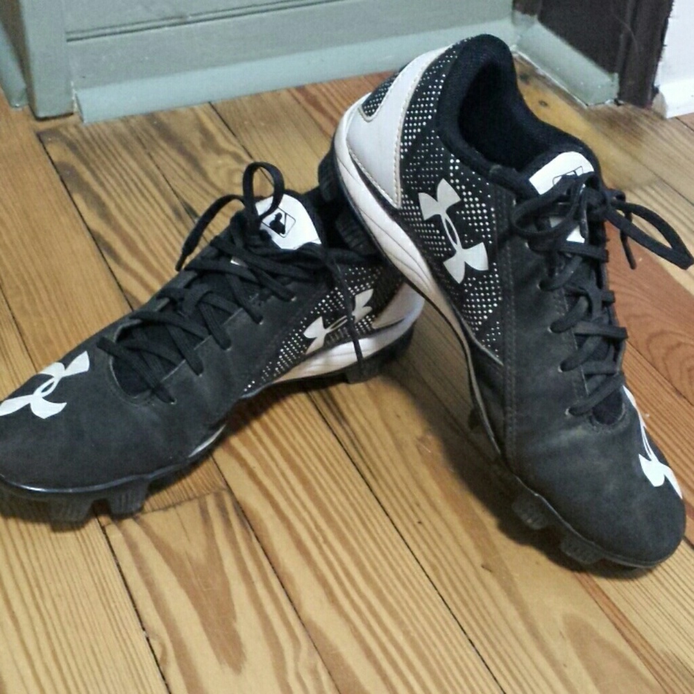 Boys under Armour cleats